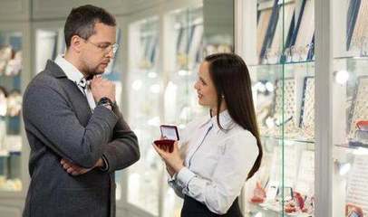 服裝銷(xiāo)售員高效推銷(xiāo)產(chǎn)品的五大策略